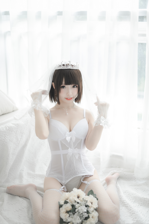 十万珍吱伏特(香川澪mio)-花嫁 束腰吊带白丝网袜 [42P-1.49GB]
