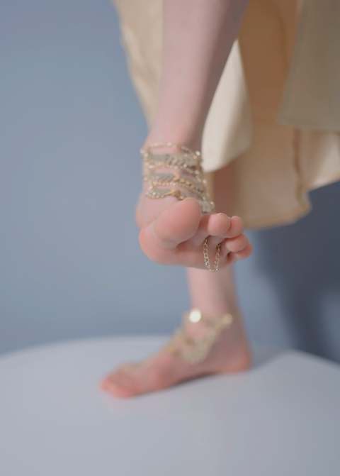 禅院熏-金色礼服 脚链 [32P-213MB]