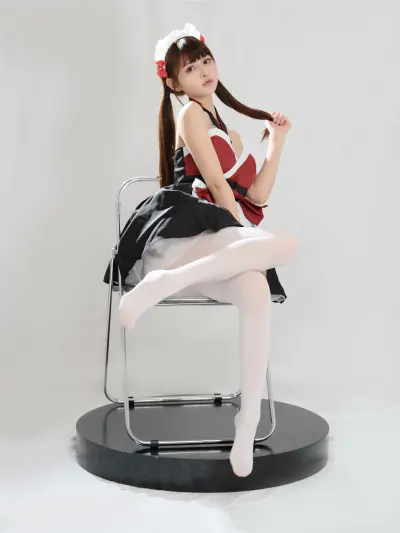 红衣小女仆