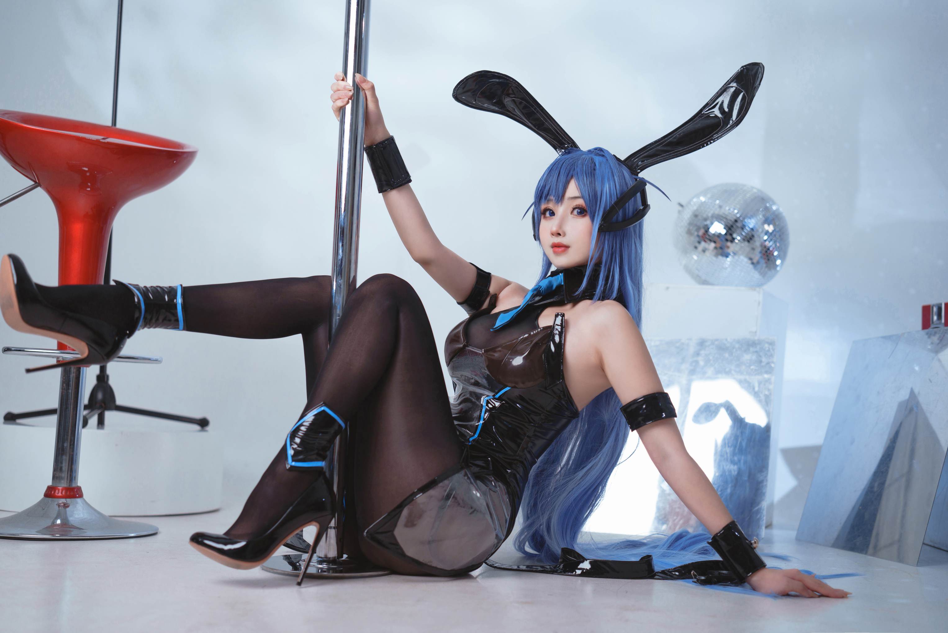 rioko凉凉子-花园兔女郎 [42P5V-687MB]