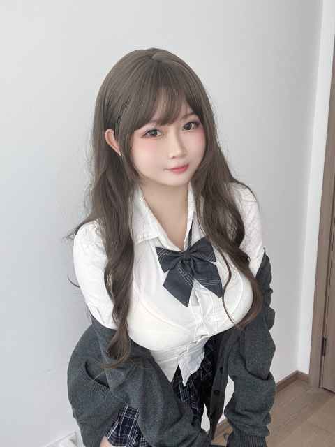 是依酱呀-学姐的日常 [35P3V-994MB]