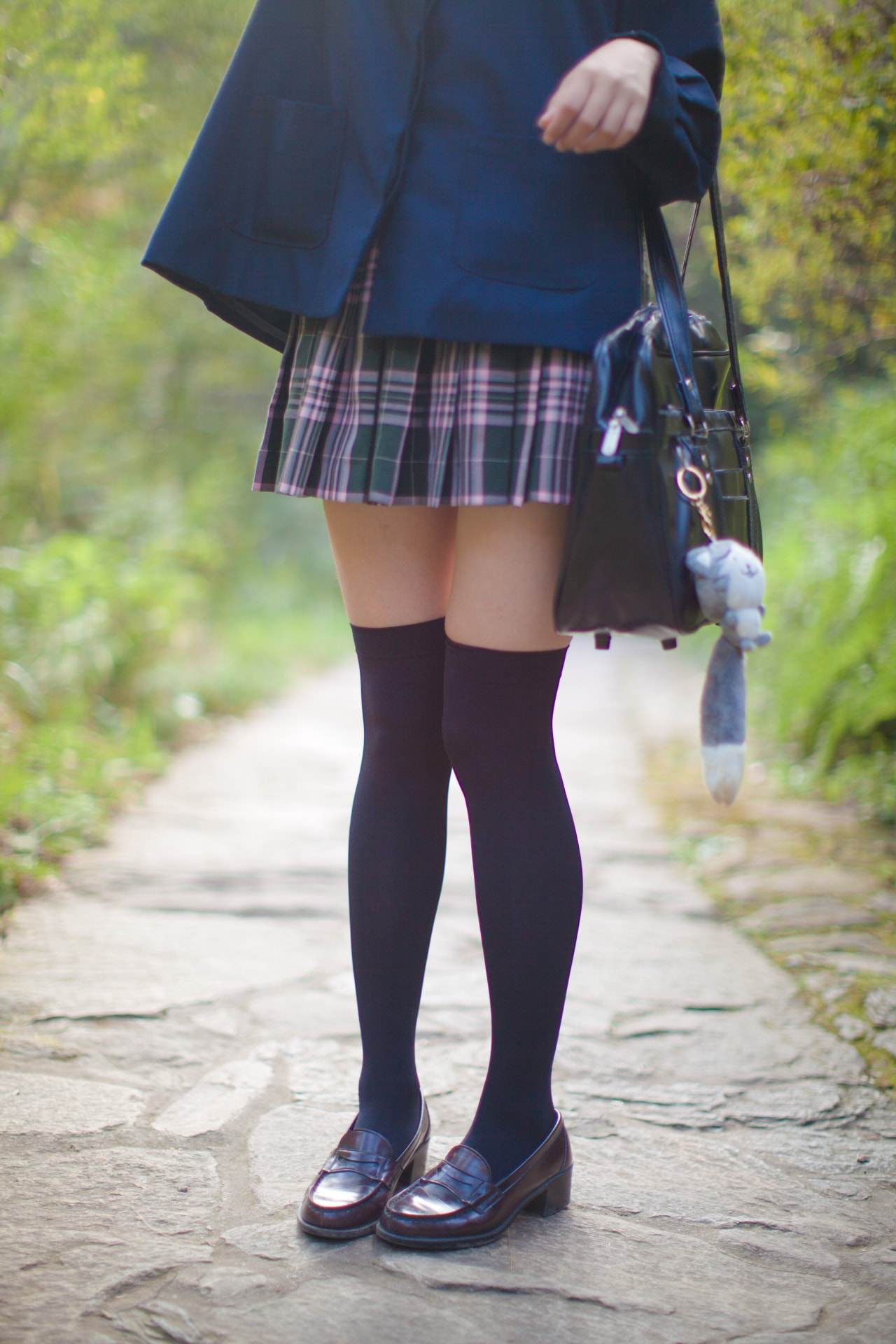 少女秩序-ex02 半度度度喵 白丝黑丝外拍 [80P-843MB]