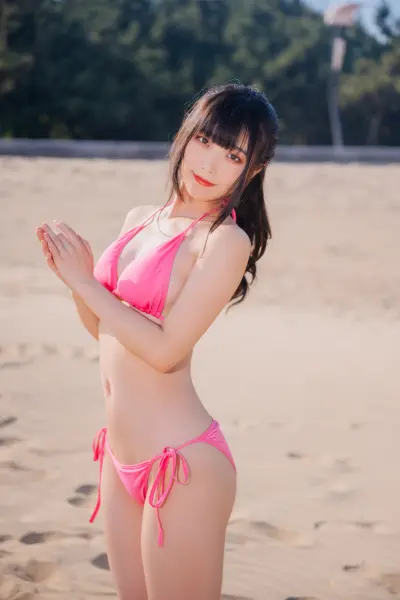 粉色比基尼