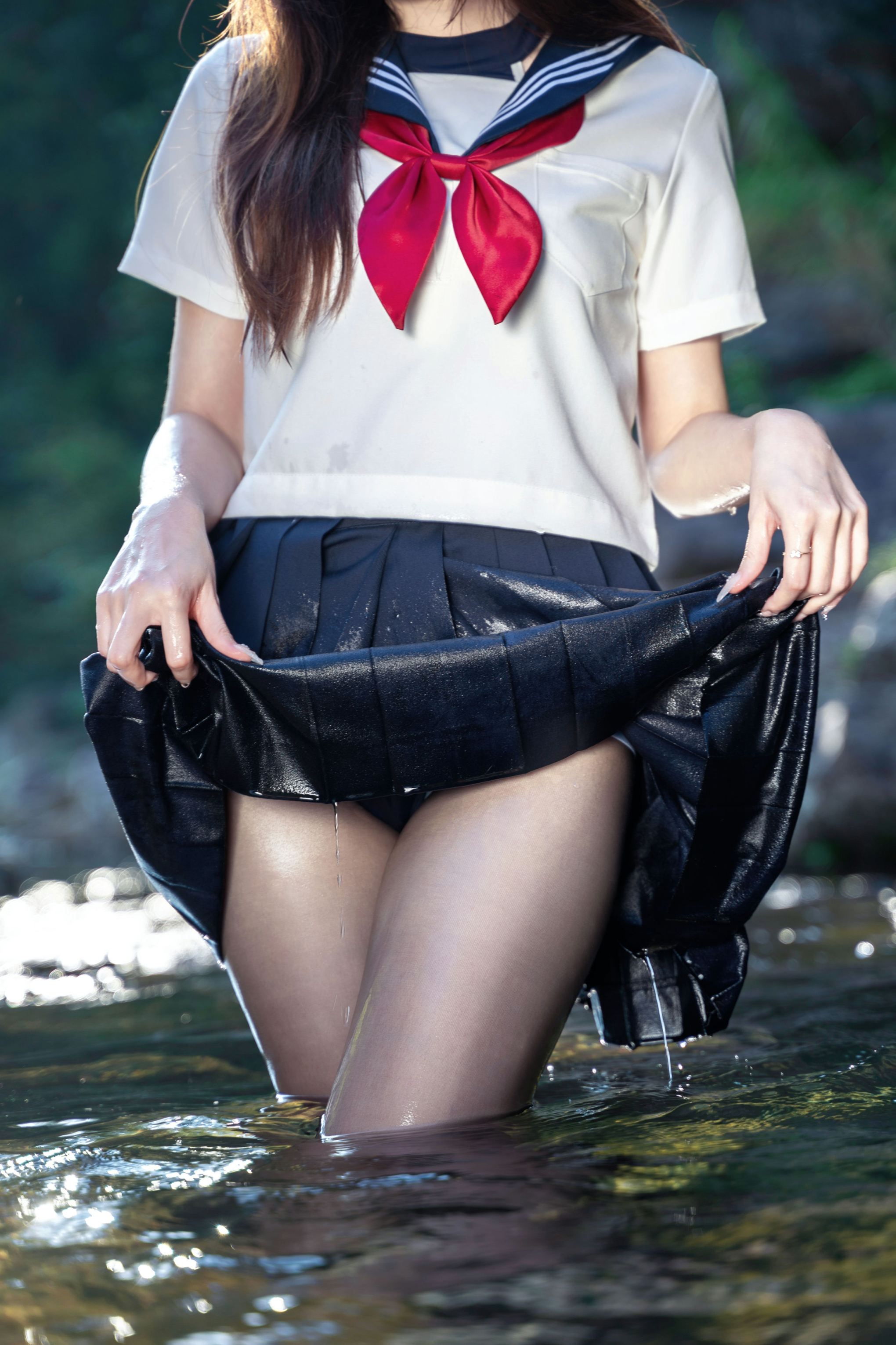 miko酱ww-mikoの小小溪流 [24P1V-287MB]