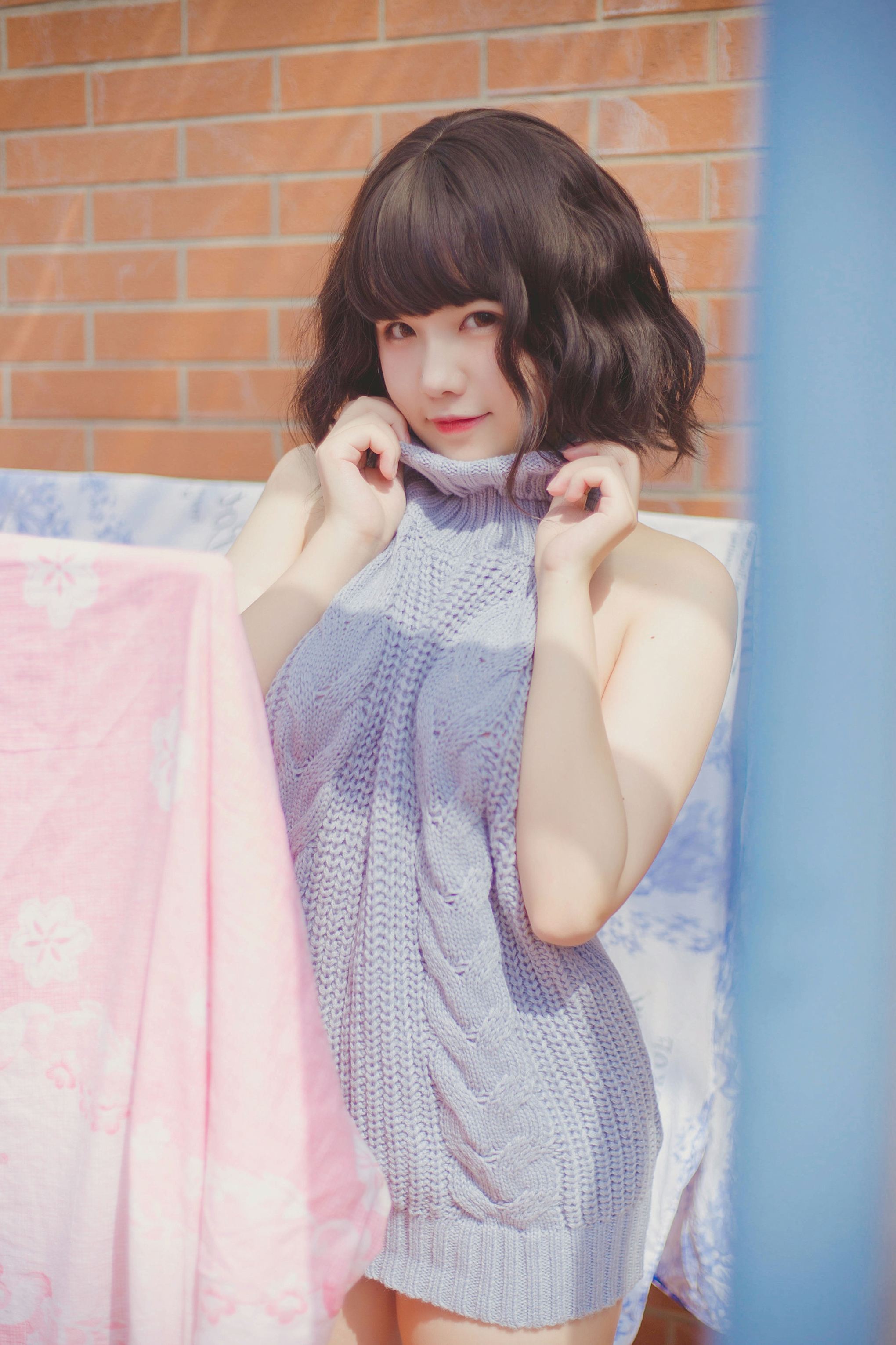 阿半今天很开心-露背毛衣 [28P-157MB]