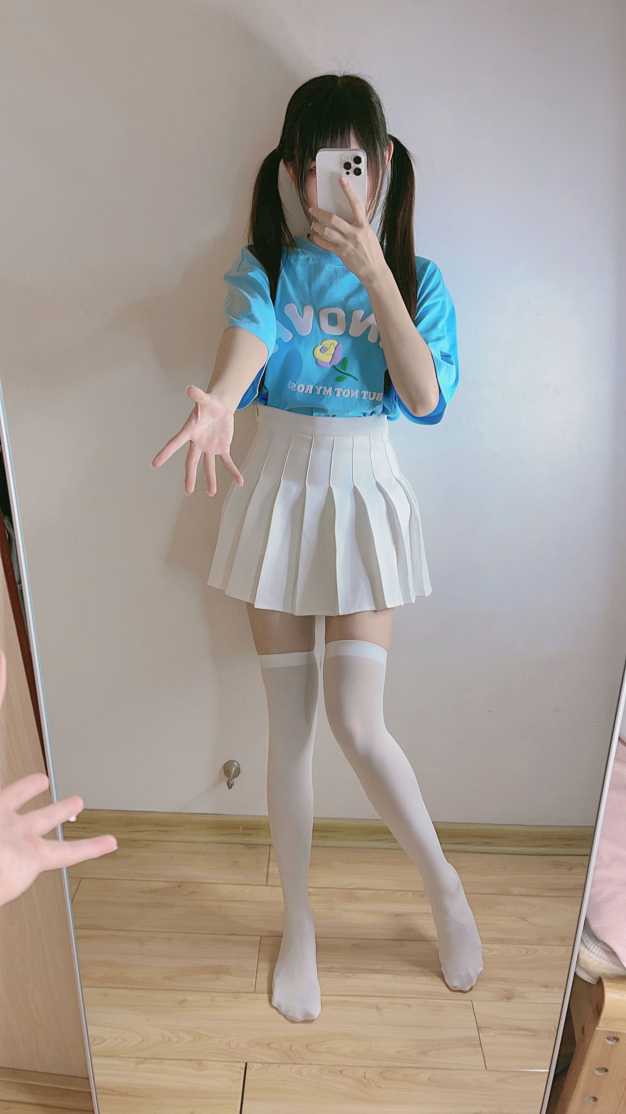 miko酱ww-自拍系列 mikoの白丝02 [225P-1.58GB]