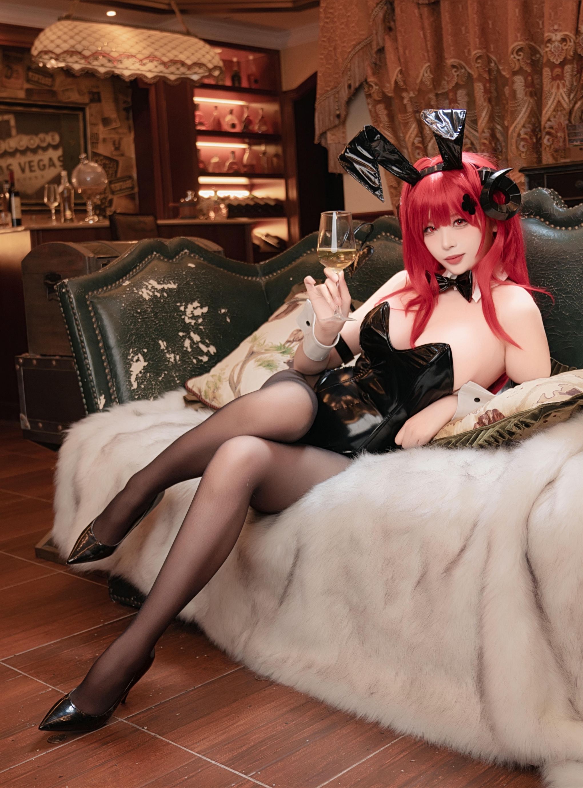 轩萧学姐-兴登堡兔女郎 [68P1V-541MB]