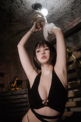 短发女特工