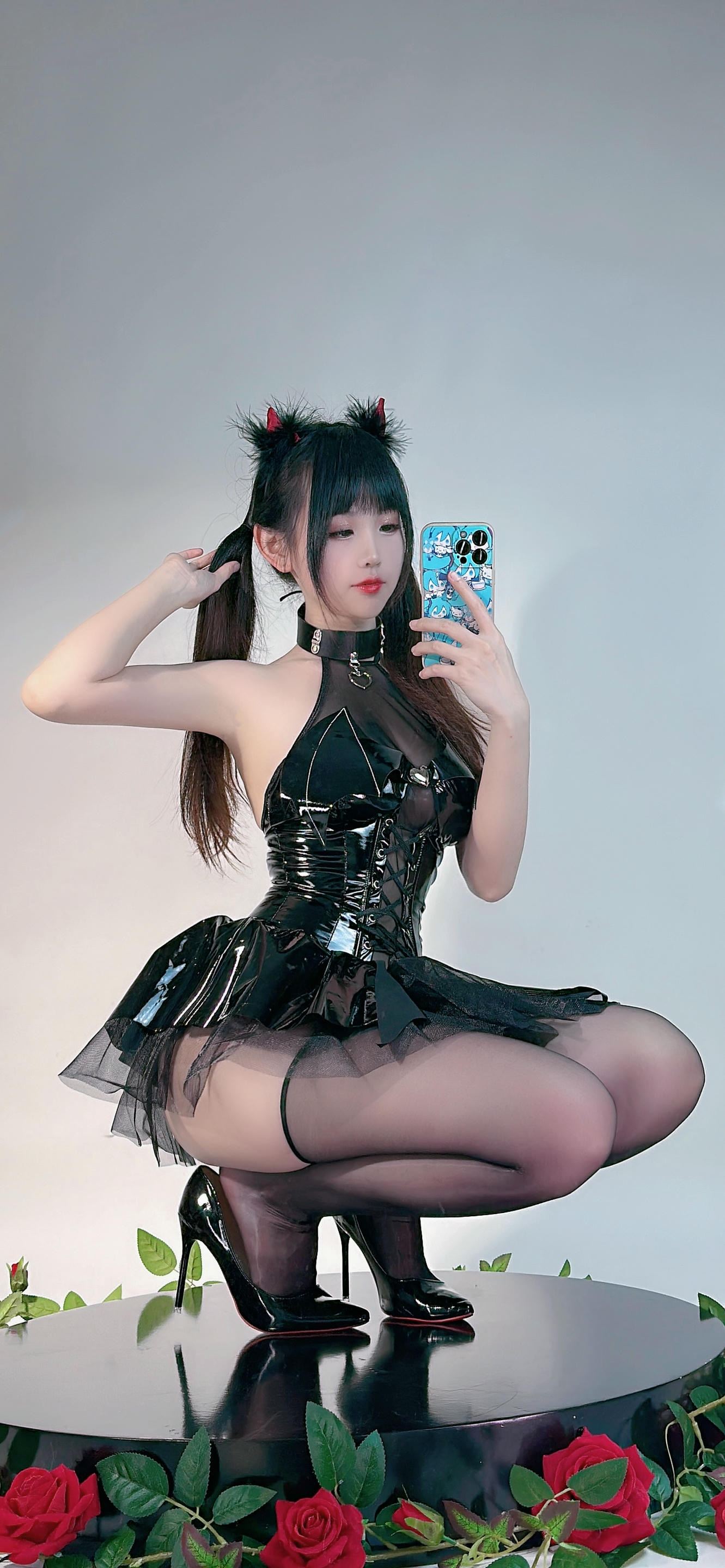 miko酱ww-小小恶魔 [29P-98MB]