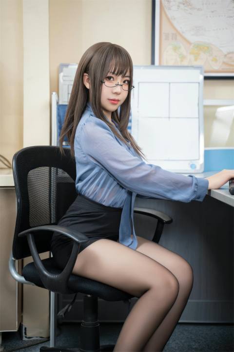 虎森森(嗷呜虎虎)-触黑 黑丝ol [60P-471MB]
