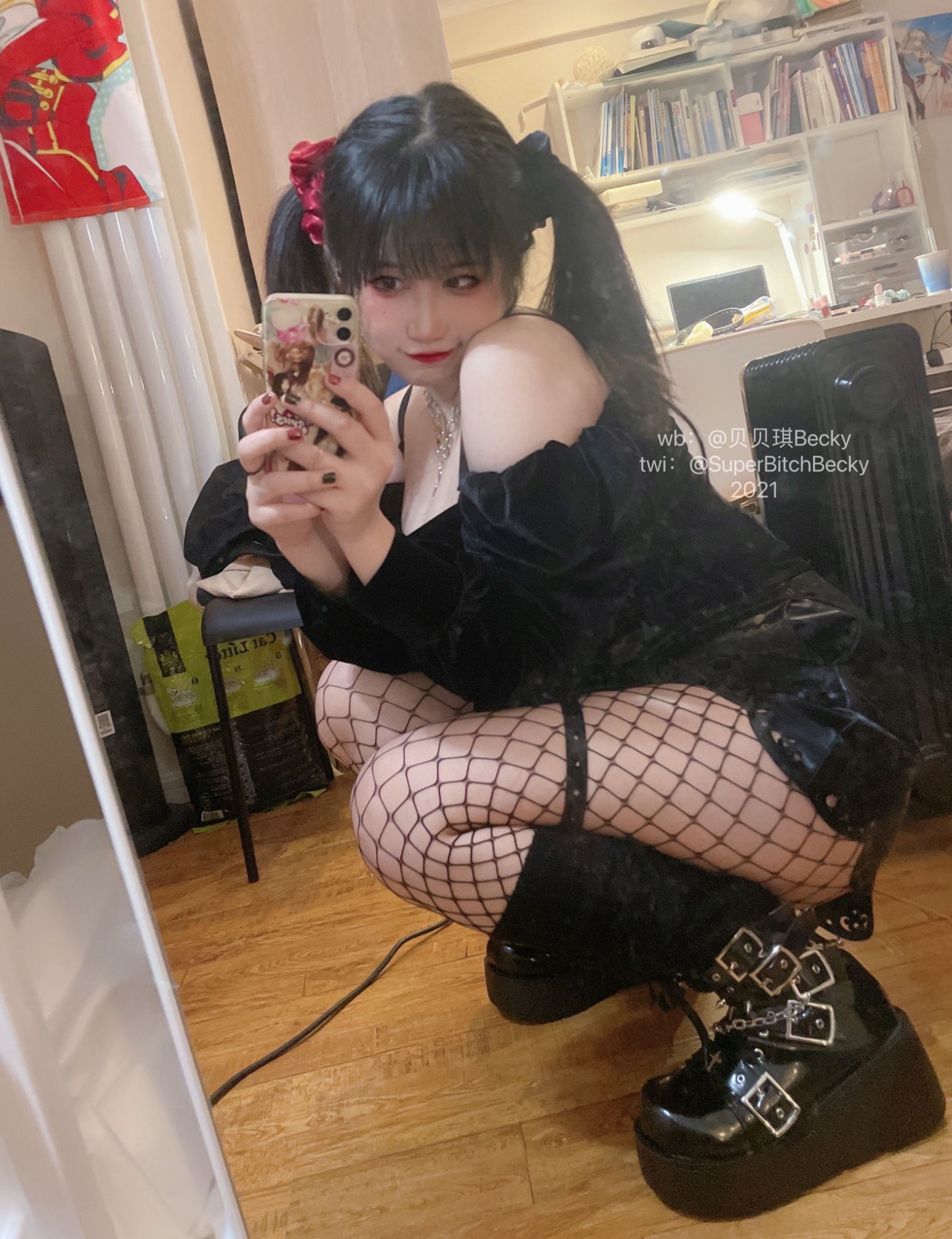 贝贝琪Becky-对镜黑发辣妹 [105P-410MB]