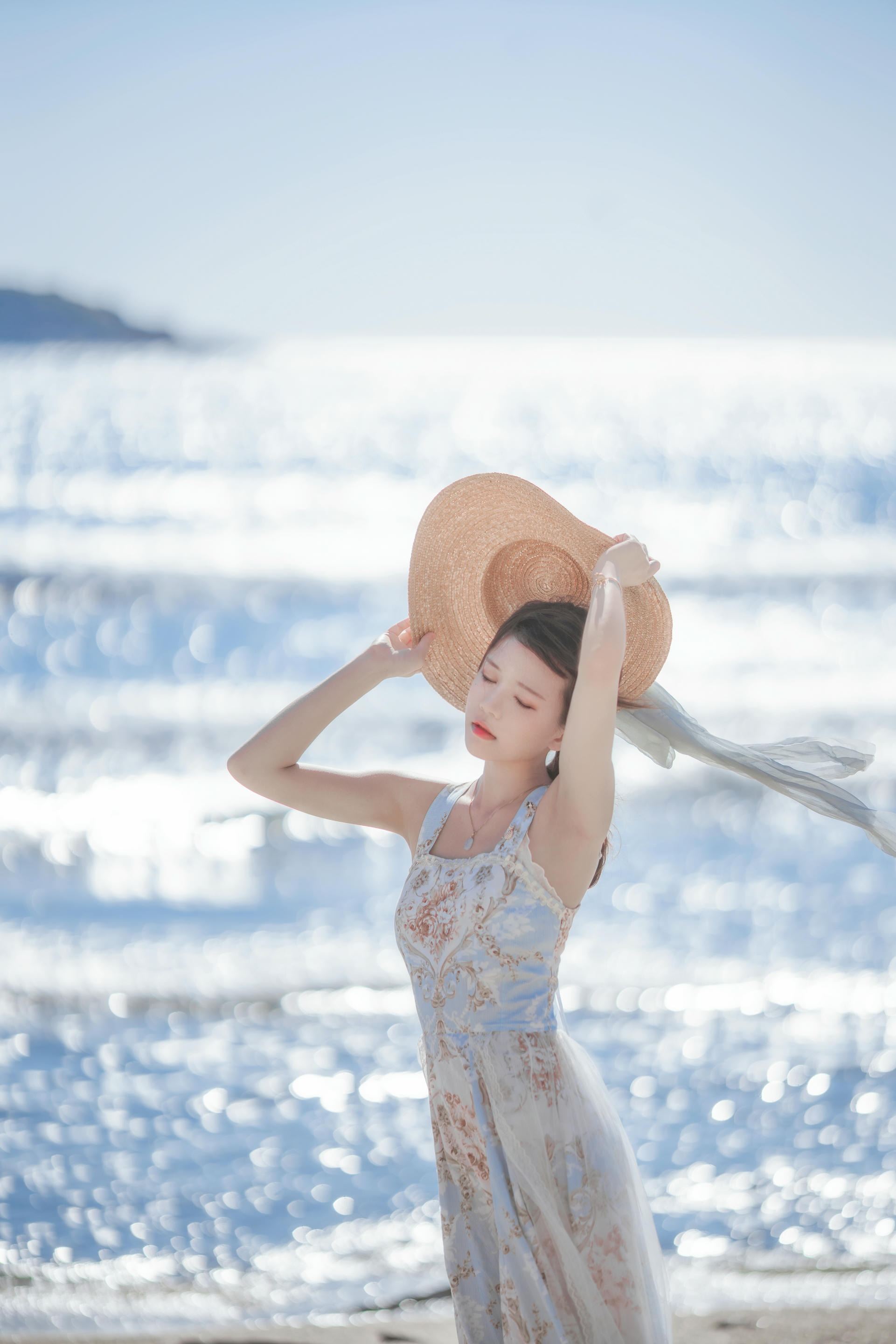 桜桃喵-发光的海 [18P-214MB]