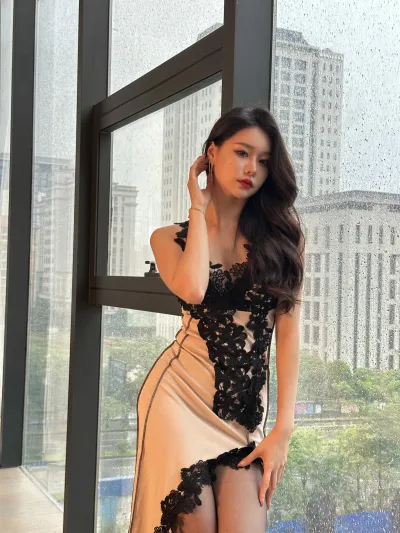 细腰翘臀黑丝