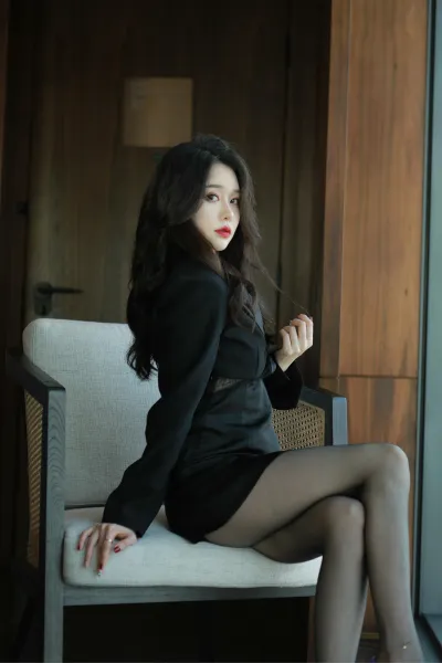 黑丝玉足
