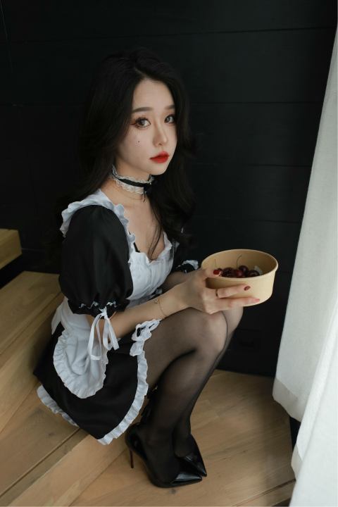 Sia不吃鱼-俏皮大奶黑丝女仆系列 [98P1V-2.91GB]
