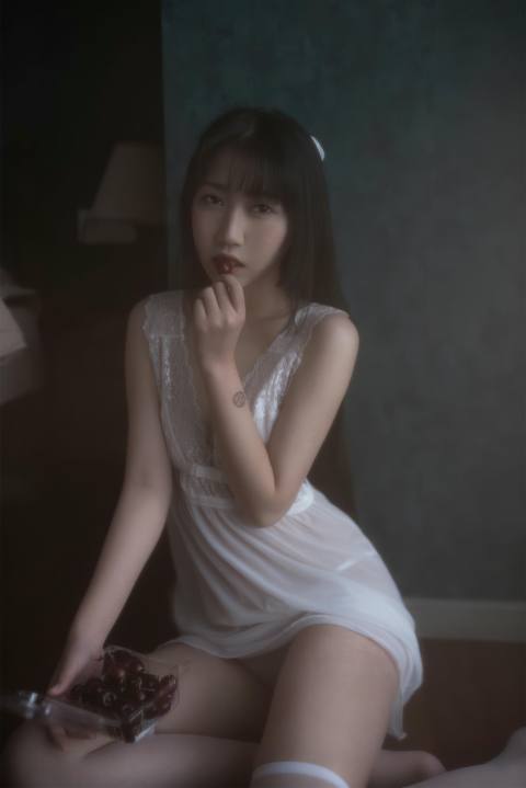 不呆猫-白月光 [53P-275MB]