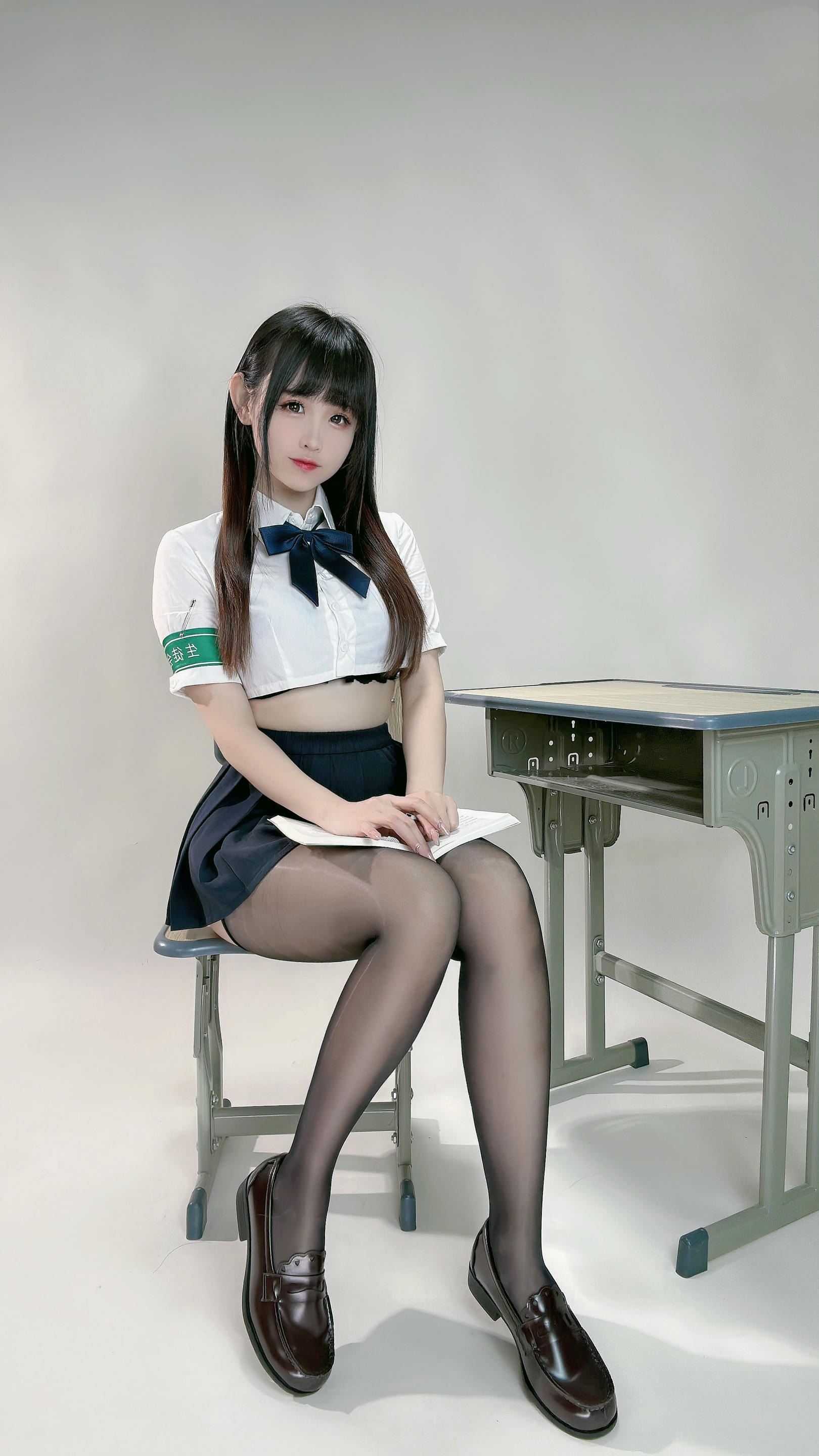 miko酱ww-黑丝风纪委员 [40P-258MB]