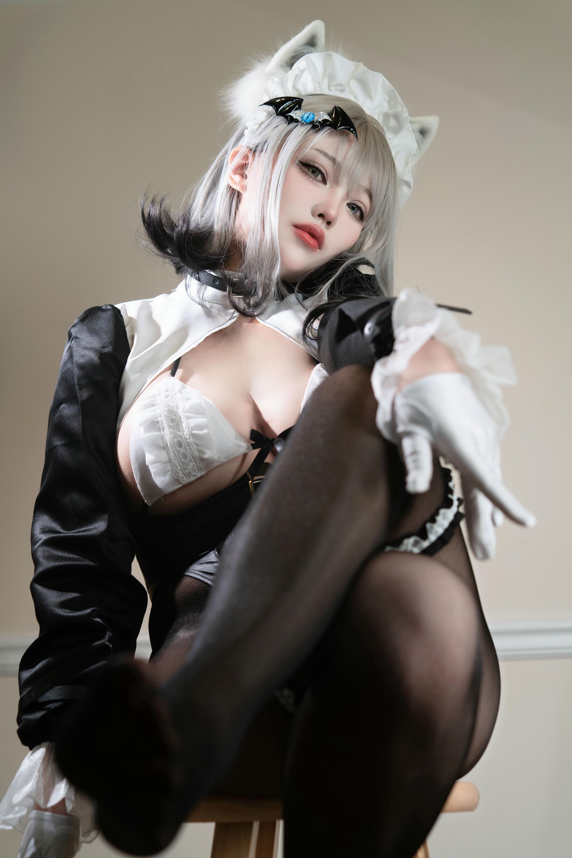 狐洛洛子-2024年05月限定 拘束银狐 [50P-708MB]