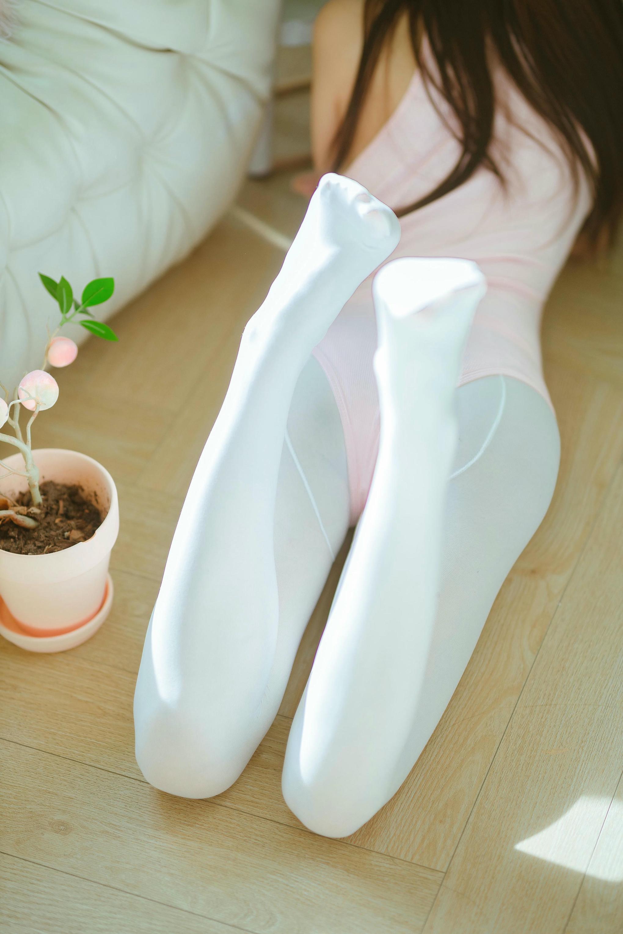 三無人型-白丝桃子 [60P-171MB]