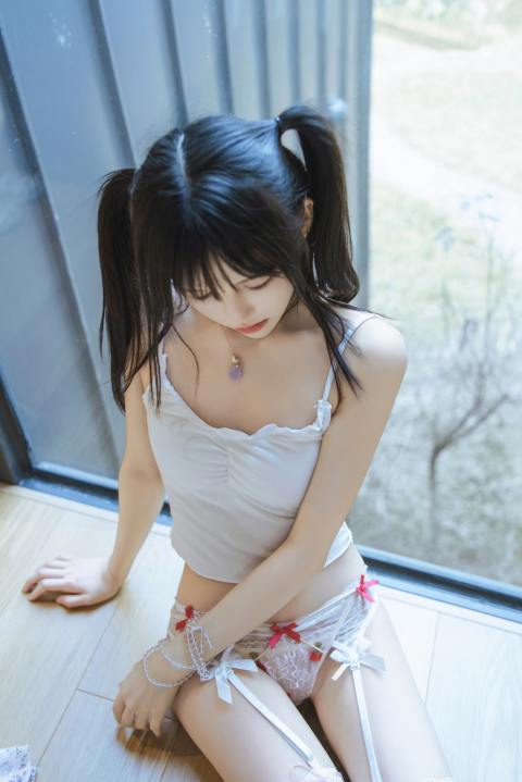 桜桃喵-春日碎花 [57P1V-1.13GB]