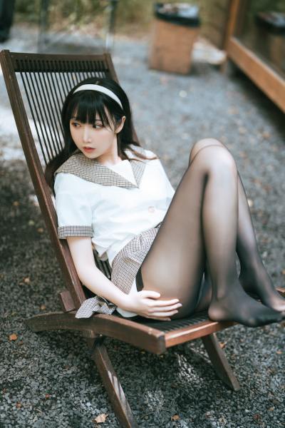 面饼仙儿 黑丝露营JK [40P-499MB] Cosplay写真第 7 张