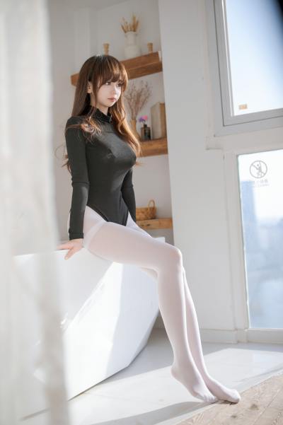 雪琪SAMA Vol.38 黑与白 Cosplay写真第 12 张