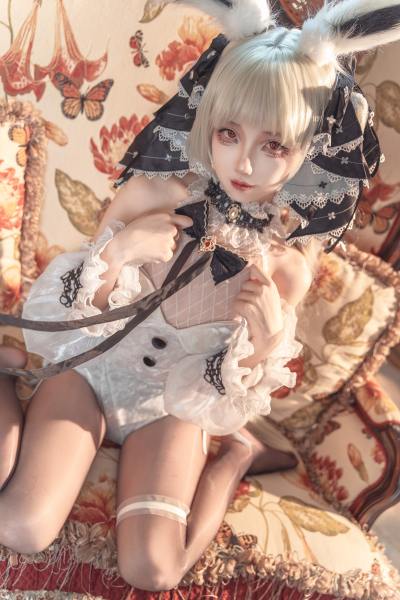 狐玖玖 碧蓝航线 可畏 白兔女郎 [25P-664MB] Cosplay写真第 17 张